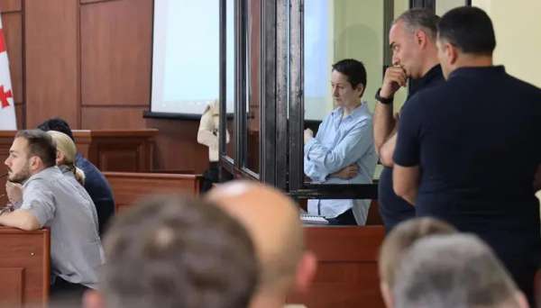 “საქართველოში ჩემი საკნიდან ევროპას ვემუდარები, რუსეთის ხელში არ მიგვატოვოს - არ დასაჯოთ რიგითი მოქალაქეები უვიზო რეჟიმის გაუქმებით, მიზანში ამოიღეთ ნამდვილად პასუხისმგებელი პირები” - მზია ამაღლობელი The Guardian-ის სტატიაში