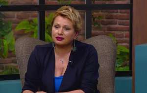 "400 ერთმანეთს ჩახუტებული ექიმი ჩაქვში იმის დასტურია, რომ გვატყუებდნენ"