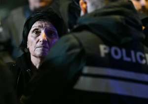 71 წლის აზა ჩილაჩავას, რომელსაც აქციაზე სახის დაფარვას ედავებოდნენ, სასამართლომ სიტყვიერი შენიშვნა გამოუცხადა