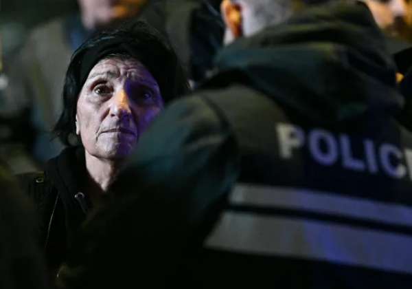 71 წლის აზა ჩილაჩავას, რომელსაც აქციაზე სახის დაფარვას ედავებოდნენ, სასამართლომ სიტყვიერი შენიშვნა გამოუცხადა