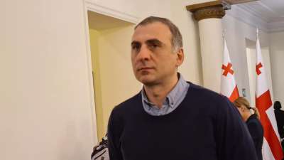 ,,ძალიან საეჭვოდ ჟღერს, რომ გახარიამ არ მოითხოვა დეპუტაციისთვის მანდატების გაუქმება - დიდი მნიშვნელობა აქვს, რომ მისმა პარტიამაც დატოვოს&quot;- ალეკო ელისაშვილი