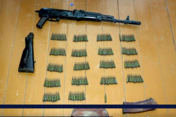 პოლიციამ თბილისსა და რეგიონებში ცეცხლსასროლი იარაღები და საბრძოლო მასალა ამოიღო – დაკავებულია 9 პირი