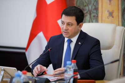 " ბოლო ერთი თვის განმავლობაში ვხედავთ სიძულვილის და ზიზღის კამპანიას, რომელშიც ჩართულები არიან რადიკალური ძალები - ძალადობა უნდა დავგმოთ ცალსახად და არ უნდა ვიკითხოთ, თუ ვის ეხება ის "- არჩილ თალაკვაძე