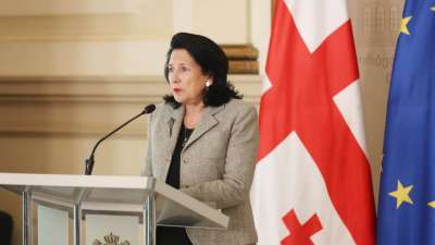 "არ გადავდგები, არ გადმოვდგები, პარლამენტშიც მივალ" - სალომე ზურაბიშვილი