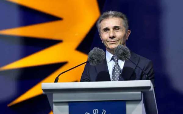 “უნდა გვესმოდეს, რა ძალები ცდილობენ ჩვენი ქვეყნის საკუთარი ინტერესებისთვის დაქვემდებარებას, მათთვის პრობლემა არ არის თვალის ასახვევად, ერთი ცნობადი სახის სხვა ადამიანით, ერთი პარტიის სხვა პარტიით ჩანაცვლება” - ბიძინა ივანიშვილი