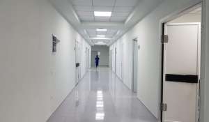 20 წლის ბიჭი, რომელსაც ბათუმში, მშენებარე კორპუსიდან გადმოვარდნილი ნივთი დაეცა, მართვით სუნთქვაზე იმყოფება