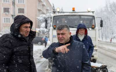 ქუთაისის მუნიციპალიტეტში ინტენსიურად მიმდინარეობს გზების და ტროტუარების გაწმენდა