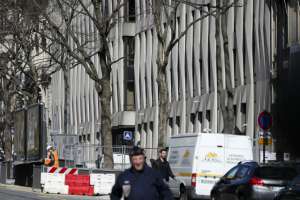 პარიზში, საფრანგეთის პრემიერ-მინისტრის ადმინისტრაციასთან ახლოს, ფურგონი აფეთქდა