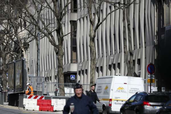 პარიზში, საფრანგეთის პრემიერ-მინისტრის ადმინისტრაციასთან ახლოს, ფურგონი აფეთქდა