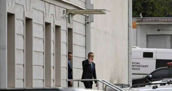 ირაკლი ღარიბაშვილს 1 მლნ-ლარიანი გირაო შეეფარდა და ქვეყნიდან გასვლა აეკრძალა