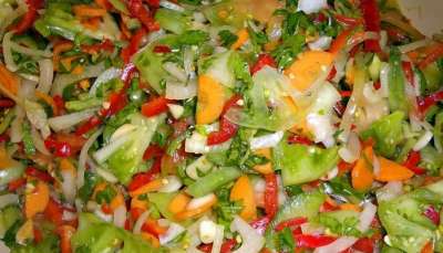 მკვახე პომიდვრის სალათის განსხვავებული რეცეპტი