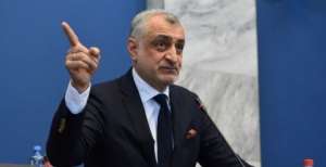 &ldquo;ხელისუფლებას ყველა სერიოზული ბიზნესის ჩაჯიბვა სურს&rdquo; - ხაზარაძე