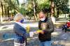 &quot;კოვიდისგან გადარჩენილი თითოეული სიცოცხლე უმნიშვნელოვანესია&quot;- პროექტის ფარგლებში, ქუთაისში ბრენდირებული პირბადეები და სტიკერები დარიგდა