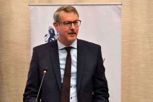 "იმედი მაქვს, საკონსტიტუციო ცვლილებებს მხარს 142 დეპუტატი დაუჭერს" - კარლ ჰარცელი