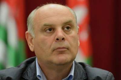 ასლან ბჟანიამ ბიჭვინთის აგარაკის რუსეთისთვის გადაცემის "კანონპროექტს" ხელი მოაწერა