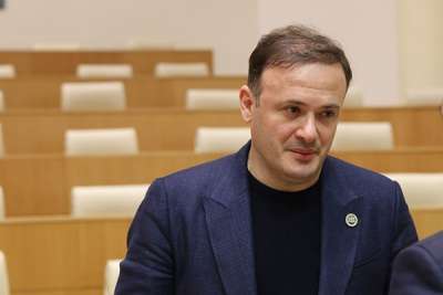 &ldquo;მოგიწოდებენ სანქცია დაუწესო რუსეთს, მოგიწოდებენ რომ მოხალისეები გააგზავნო, თვითონ კი ჩირგვებში არიან, ბიზნესს აკეთებენ&nbsp;&ldquo; - ირაკლი ზარქუა