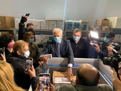 საქართველომ  „ასტრაზენეკას“  ვაქცინის პირველი პარტია მიიღო - ფოტოები