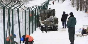 ლატვიამ რუსეთის საზღვართან 280 კილომეტრიანი ღობე აღმართა