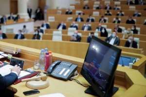 "ჩვენი საერთაშორისო პარტნიორები ყველაფერს აკეთებენ, რომ რაღაცას დაგვამსგავსონ და რით ვპასუხობთ?.."