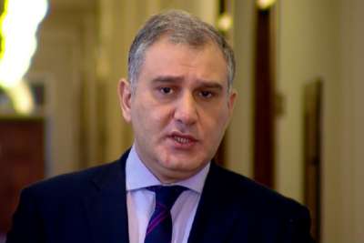 "ვიოლა ფონ კრამონი ბოლო ხანებში ეს პიროვნება ძალიან გამოირჩა რევოლუციური სცენარების განვითარების მცდელობებით"