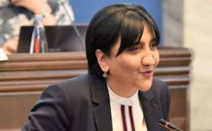 &quot;ნურავის ნუ ეშინია მრავალპარტიული პარლამენტის, ესაა ნამდვილი დემოკრატია&quot; - ირმა ინაშვილი