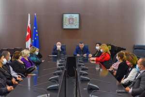 ვულოცავ ჩვენს პედაგოგებს პროფესიულ დღესასწაულს და ახალი სასწავლო წლის დაწყებას! - დავით ერემეიშვილი