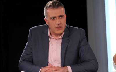 " კობახიძემ იცის, რომ ცალკე მას არავინ ეპატიჟება, რომ ჩავიდეს არავინ ხვდება და ახლა უნდა, ამ დიდ ფორუმში მონაწილეობით როგორღაც დადგეს ევროპელი ლიდერების გვერდით " - სერგო ჩიხლაძე პრემიერის ბერლინში ვიზიტზე