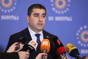 ,,სამარცხვინოა, რომ ქართველ ხალხს 20 წელია, იმ ევროპელი პოლიტიკოსების ყურება უწევს, რომლებიც ჯერ ხელისუფლებაში მყოფი სააკაშვილის დანაშაულებს ხელს აფარებდნენ, ახლა კი სამართლიანი სასჯელისგან მის დახსნას ცდილობენ"- შალვა პაპუაშვილი