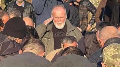 &quot;ადექი ჩუმად შენ სათნო მეუღლესთან ერთად, მიდი დაღუპულ მეომართა ოჯახებში და მიუსამძიმრე&quot; - არჩილ ხოფერია