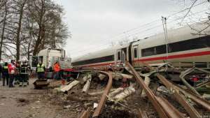 ჰამბურგში მატარებლისა და სატვირთოს შეჯახებას მსხვერპლი მოჰყვა