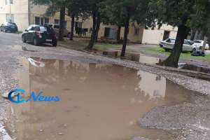 ქუთაისში, ნიკეას N21-ში მცხოვრები დევნილები მუნიციპალიტეტს სავალი გზის რეაბილიტაციას სთხოვენ