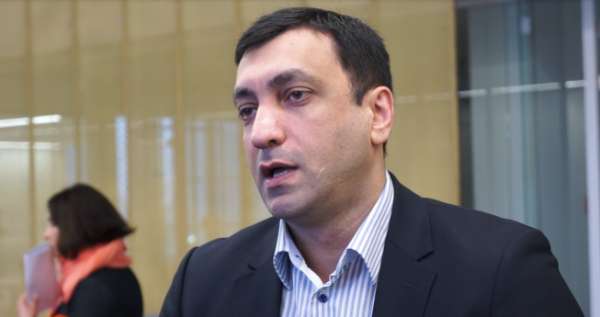 &quot;ხელისუფლება კონსტიტუციის ფარგლებში უნდა ვამყოფოთ ზომიერი წნეხის ქვეშ&quot;