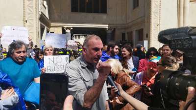 "გაილახა მდინარაძე ხოშიანად, მოხვდა რუსულ &bdquo;სიფათში&ldquo; - უწი-პუწის დრო არ არის, რუსეთში მიგვათრევენ გაქანებით"