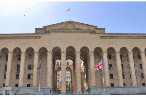 რა ცვლილებებია მოსალოდნელი პოლიტსცენაზე და ვინ შეიძლება მიიღოს “მესამე ძალის” სტატუსი