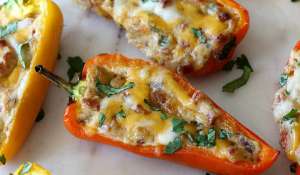 ბულგარული წიწაკა ყველითა და ბეკონით