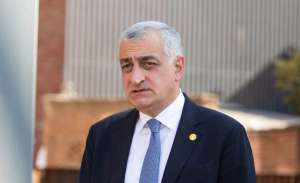 "როცა სხვა ოპოზიციურ პარტიას ამუნათებ, ხმამაღლა უნდა თქვა, საიდან ფინანსდები, ამის შესახებ უკვე აქ ვწერ, კერძო შეხვედრის დროს ამ კითხვაზე პასუხი ვერ მივიღე"- მამუკა ხაზარაძე