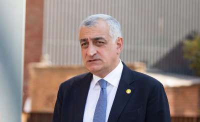 "როცა სხვა ოპოზიციურ პარტიას ამუნათებ, ხმამაღლა უნდა თქვა, საიდან ფინანსდები, ამის შესახებ უკვე აქ ვწერ, კერძო შეხვედრის დროს ამ კითხვაზე პასუხი ვერ მივიღე"- მამუკა ხაზარაძე