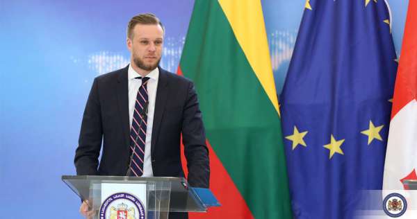 &quot;უკრაინა ახლა აკავებს აგრესიულ, ექსპანსიონისტ რუსეთს, თუკი ისინი წარმატებას ვერ მიაღწევენ, მზად უნდა ვიყოთ, ვუპასუხოთ შეკითხვას, ვინ შეაკავებს რუსეთს&quot; - გაბრიელიუს ლანდსბერგისი