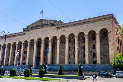 27 მაისს, პარლამენტის იურიდიულ საკითხთა კომიტეტი &bdquo;უცხოური გავლენის გამჭვირვალობის შესახებ&ldquo; კანონპროექტზე პრეზიდენტის მოტივირებულ შენიშვნებს და მის მიერ წარდგენილ პროექტს განიხილავს