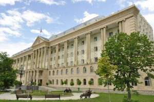 ,,ლაწირაკი" - პროკურორის შეურაცხყოფისთვის ბრალდებული პროცესიდან გააძევეს