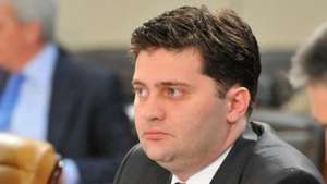 “რამდენიმე თვეა ჩამოვედი და ჩემი გადაადგილება მუდმივი მეთვალყურეობის ქვეშაა, ასე ვიცხოვრე ეს თვეები, პრობლემების გარეშე - ადვოკატი რა ჭირად მჭირდება?! სასამართლო არსებობს, კანონი, თუ რა? ფარსში მონაწილეობას არ მივიღებ!” - ბაჩო ახალაია