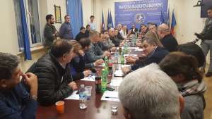 ორი დაპირისპირებული მხარე და მომრიგებელი &ldquo;ნაცმოძრაობა&rdquo; - რას ნიშნავს ოპოზიციაში გაჩენილი ახალი კონფიგურაცია