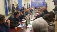 ორი დაპირისპირებული მხარე და მომრიგებელი “ნაცმოძრაობა” - რას ნიშნავს ოპოზიციაში გაჩენილი ახალი კონფიგურაცია
