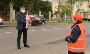 ქუთაისის მერის მოვალეობის შემსრულებელმა და იმერეთში სახელმწიფო რწმუნებულის პირველმა მოადგილემ  მეეზოვე ქალბატონებს &bdquo;გვირილობა&ldquo; მიულოცეს